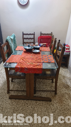 ডাইনিং টেবিল